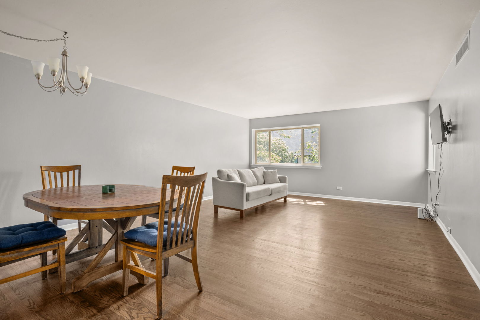 835 Ridge Avenue 408