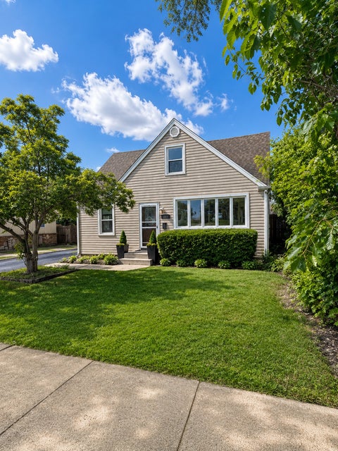 Photo of 7304 W 113th Place, Worth, IL 60482 (MLS # 12758179)