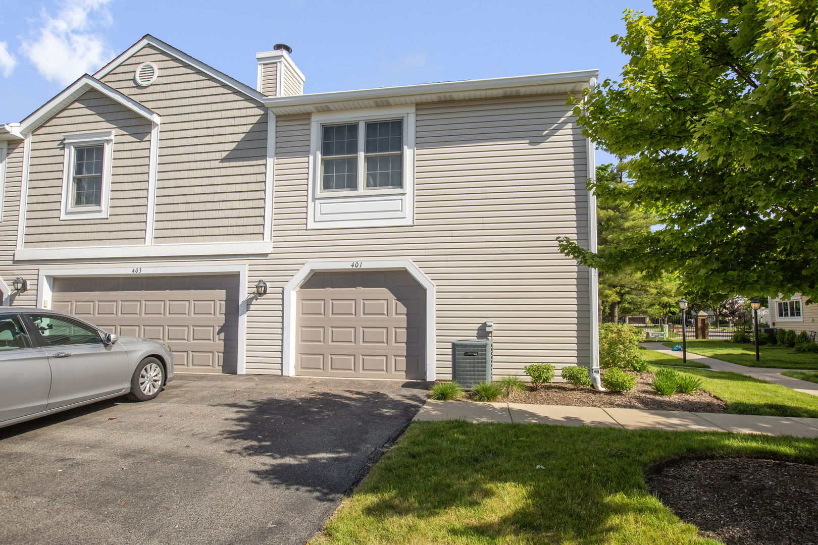 401 Le Parc Circle