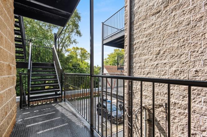 957 W 51st Street