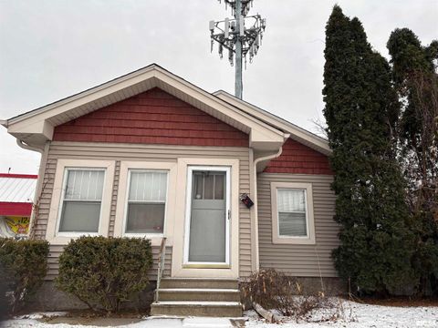 Photo of 3316 AVENUE OF THE CITIES Avenue, Moline, IL 61265 (MLS # QC4259697)