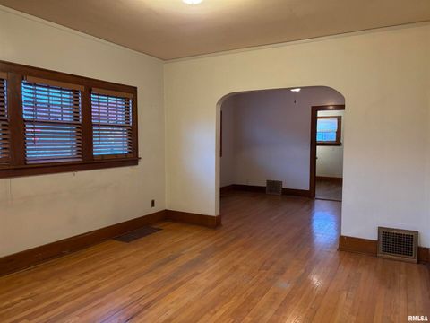 Tiny photo for 3316 AVENUE OF THE CITIES Avenue, Moline, IL 61265 (MLS # QC4259697)