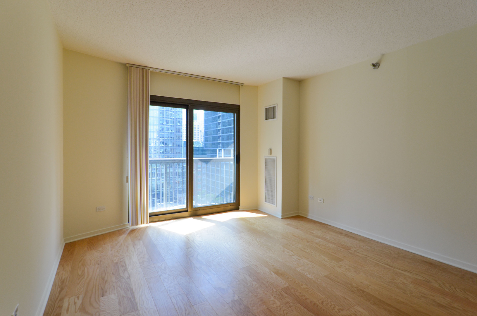 400 N La Salle Drive 1506