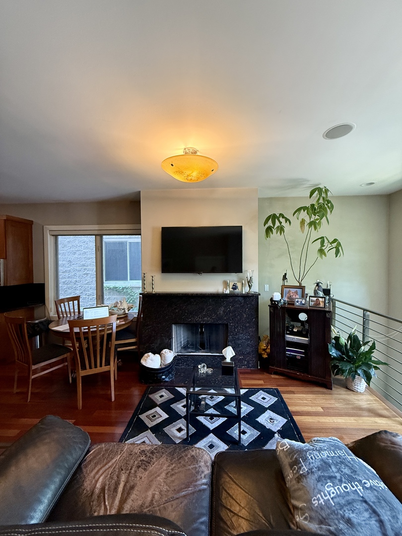 1621 W Le Moyne Street 1W