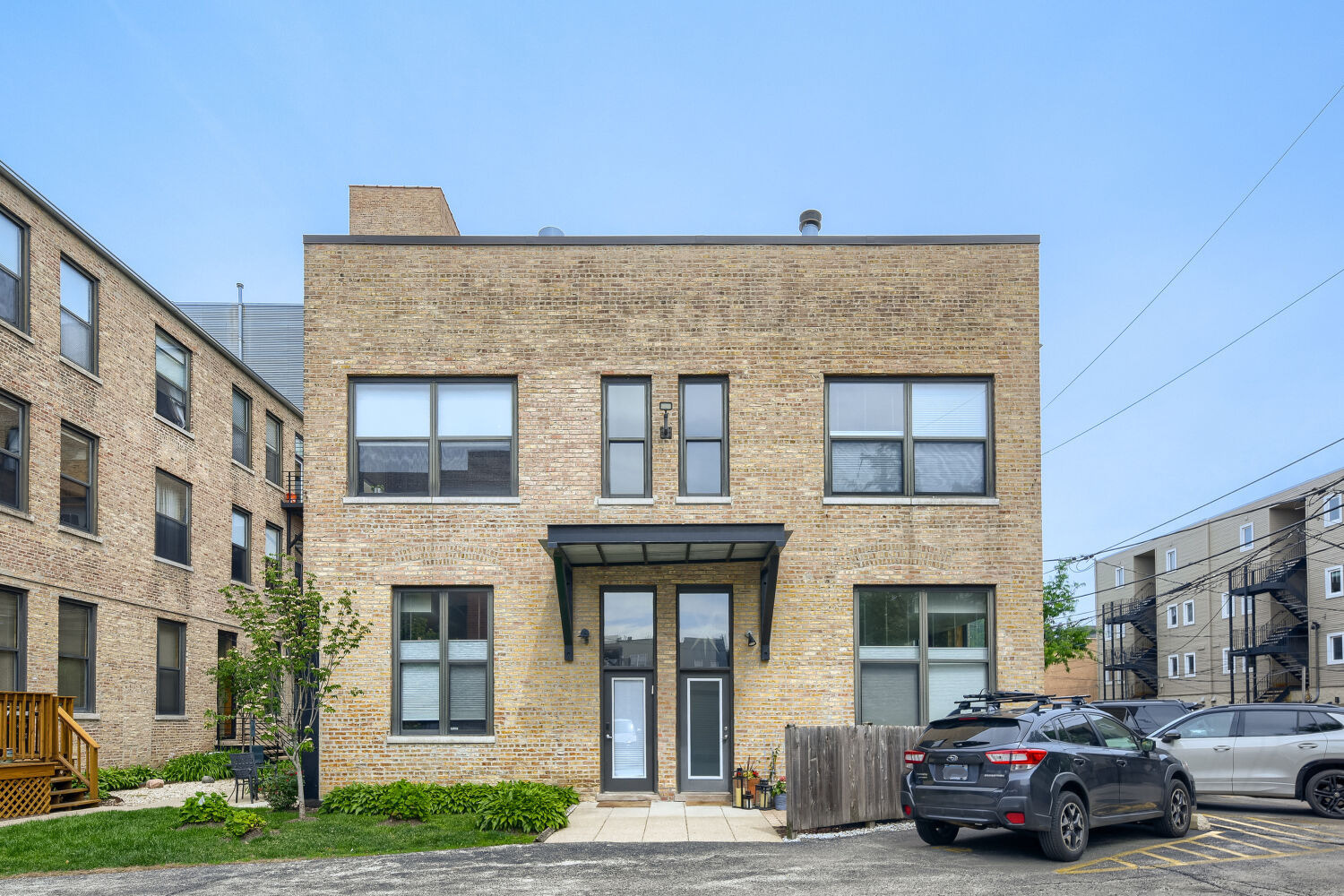 2511 W Moffat Street 111J