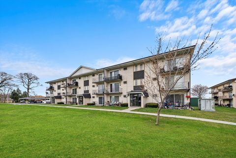 Tiny photo for 7102 W 107th Street #3F, Worth, IL 60482 (MLS # 12544340)