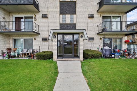 Tiny photo for 7102 W 107th Street #3F, Worth, IL 60482 (MLS # 12544340)