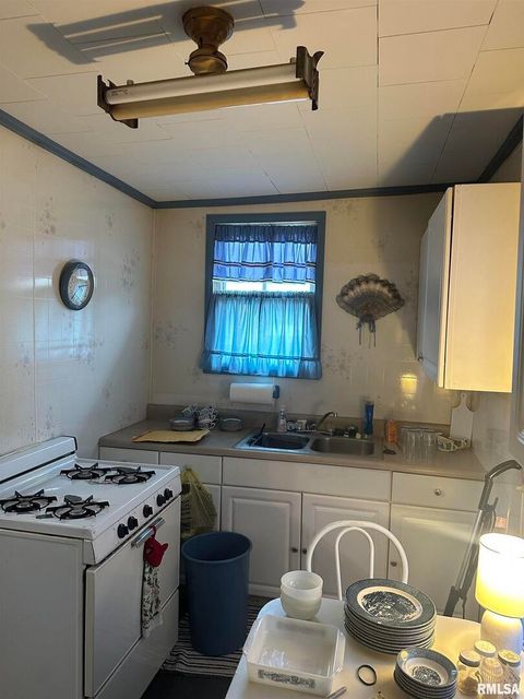 Tiny photo for 402 E Keyes Street, Duquoin, IL 62832 (MLS # EB457429)