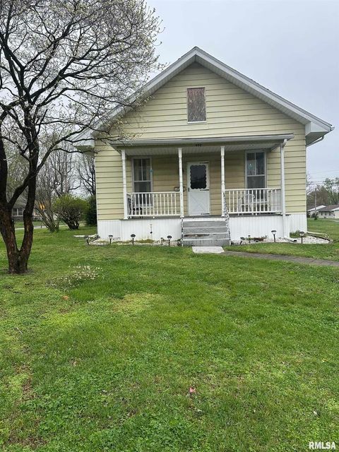 Photo of 402 E Keyes Street, Duquoin, IL 62832 (MLS # EB457429)