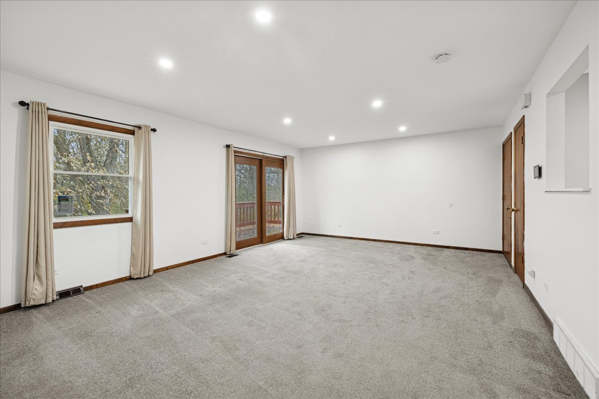 Crystal Lake, Illinois 60014, United States, 2 Bedrooms Bedrooms, ,1 BathroomBathrooms,Residential,Active,221056