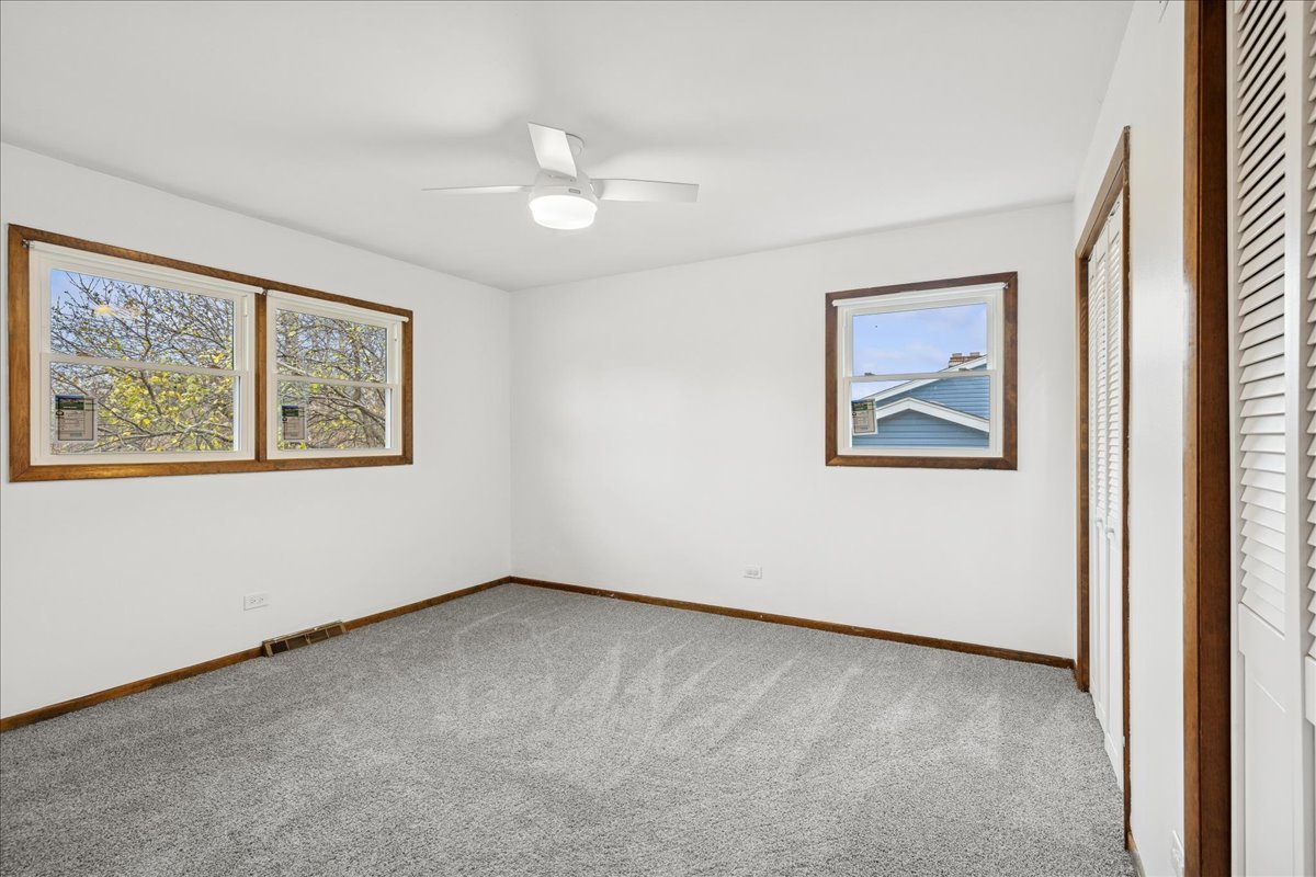 Crystal Lake, Illinois 60014, United States, 2 Bedrooms Bedrooms, ,1 BathroomBathrooms,Residential,Active,221056