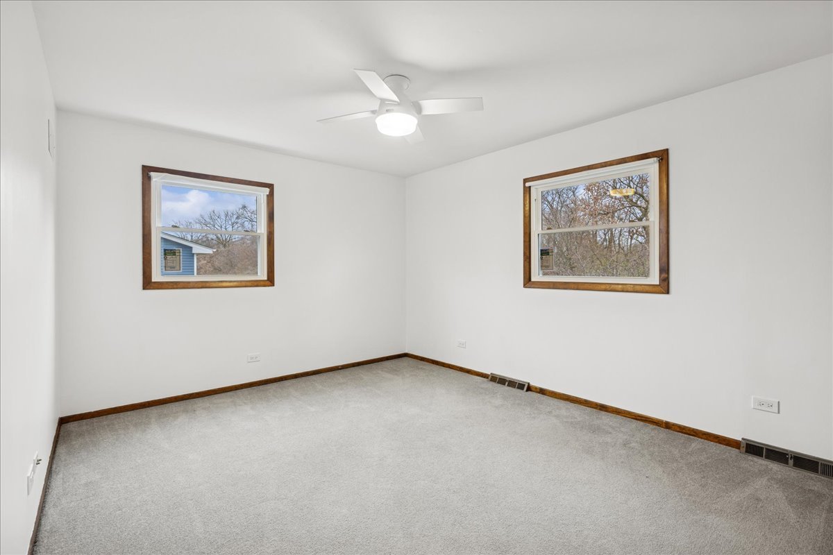 Crystal Lake, Illinois 60014, United States, 2 Bedrooms Bedrooms, ,1 BathroomBathrooms,Residential,Active,221056