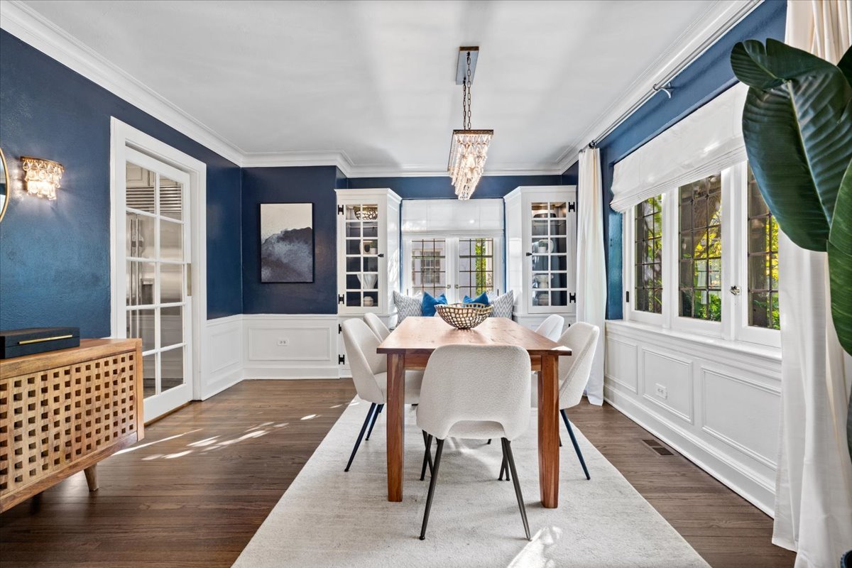 Evanston, Illinois 60201, United States, 4 Bedrooms Bedrooms, ,3 BathroomsBathrooms,Residential,Active,227141