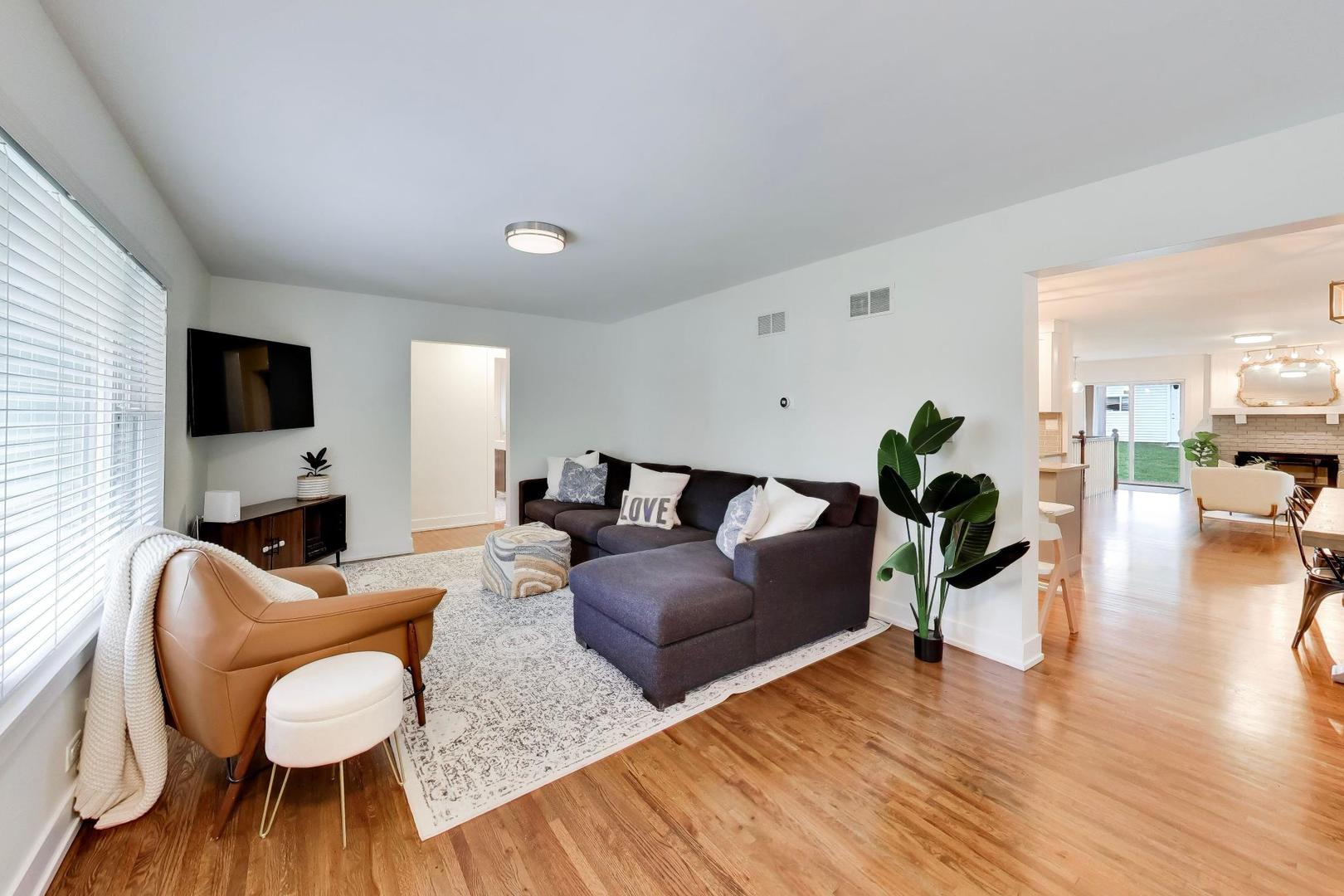 304 W Graham Avenue