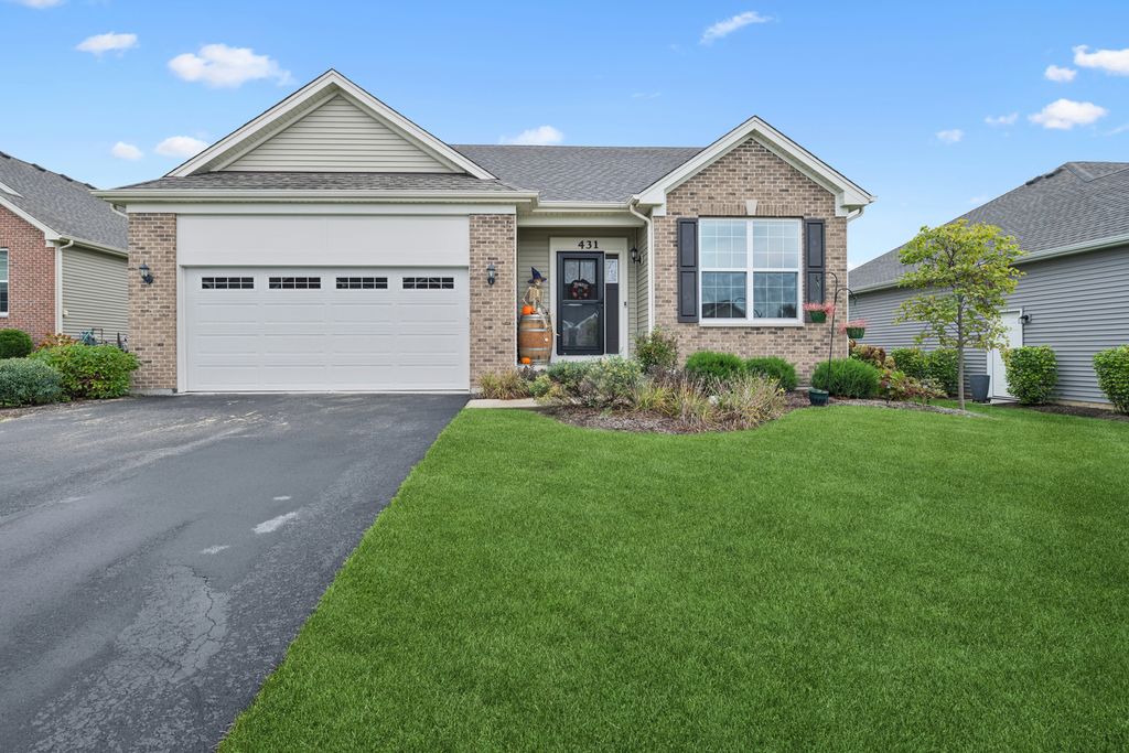 Photo for 431 Mahogany Drive, Algonquin, IL 60102 (MLS # 12487306)