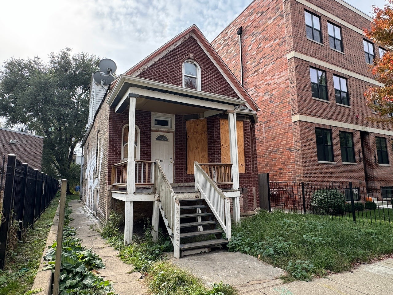 2416 N Linden Place