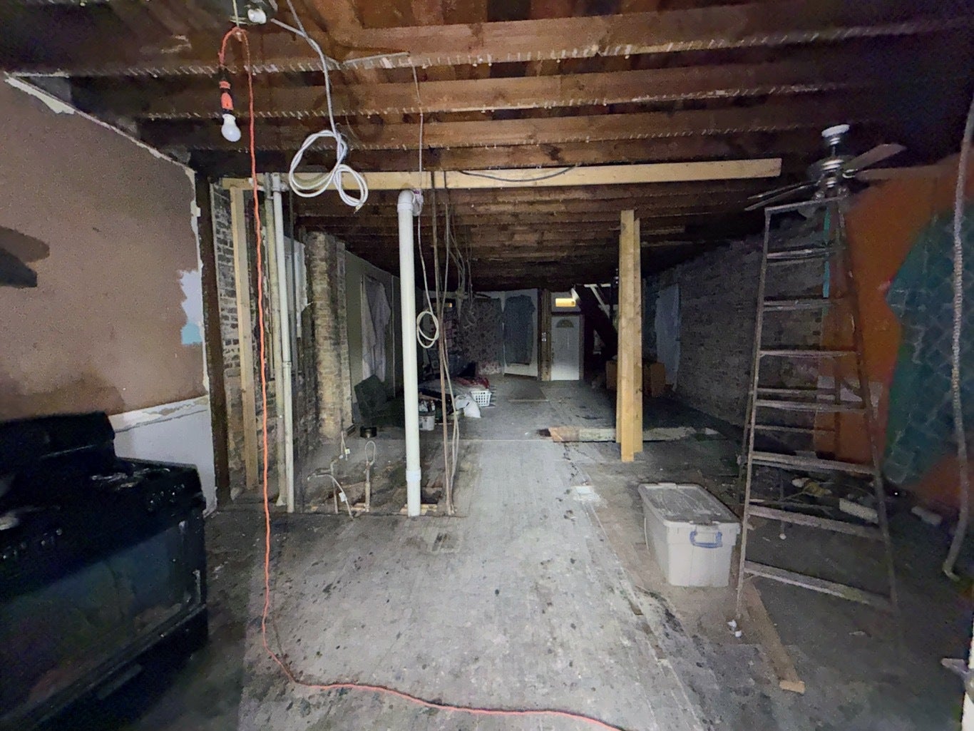2416 N Linden Place