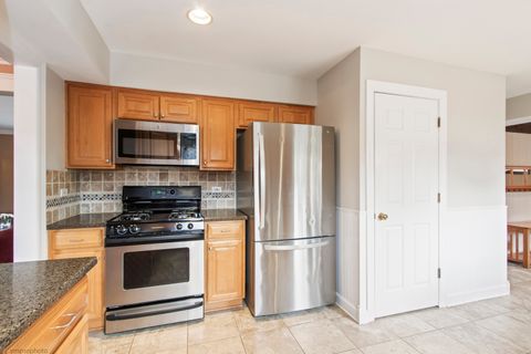 Tiny photo for 913 Warwick Lane, Libertyville, IL 60048 (MLS # 12589334)