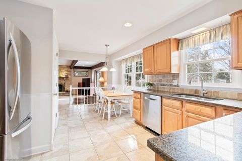 Tiny photo for 913 Warwick Lane, Libertyville, IL 60048 (MLS # 12589334)