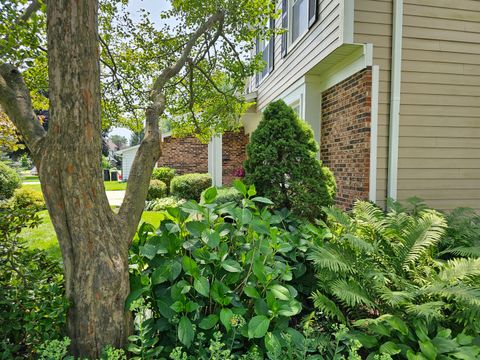 Tiny photo for 913 Warwick Lane, Libertyville, IL 60048 (MLS # 12589334)