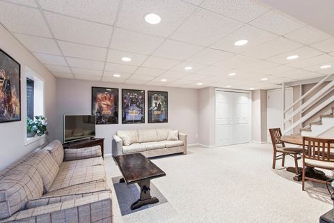 Tiny photo for 913 Warwick Lane, Libertyville, IL 60048 (MLS # 12589334)