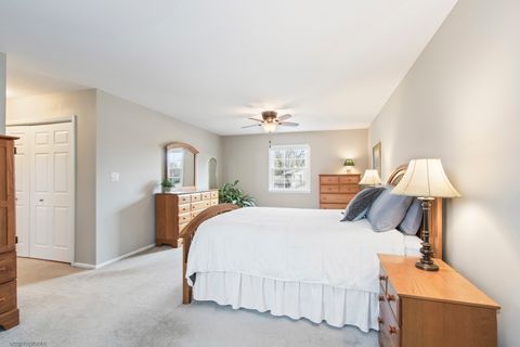 Tiny photo for 913 Warwick Lane, Libertyville, IL 60048 (MLS # 12589334)