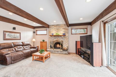 Tiny photo for 913 Warwick Lane, Libertyville, IL 60048 (MLS # 12589334)