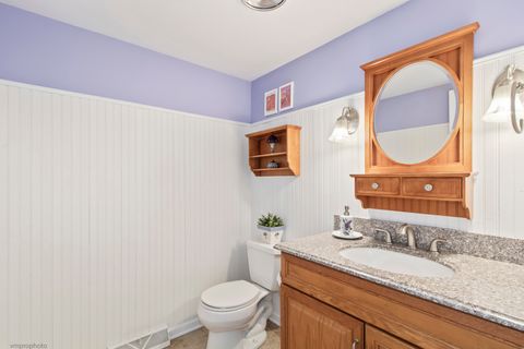 Tiny photo for 913 Warwick Lane, Libertyville, IL 60048 (MLS # 12589334)