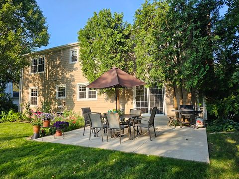 Tiny photo for 913 Warwick Lane, Libertyville, IL 60048 (MLS # 12589334)