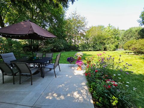 Tiny photo for 913 Warwick Lane, Libertyville, IL 60048 (MLS # 12589334)