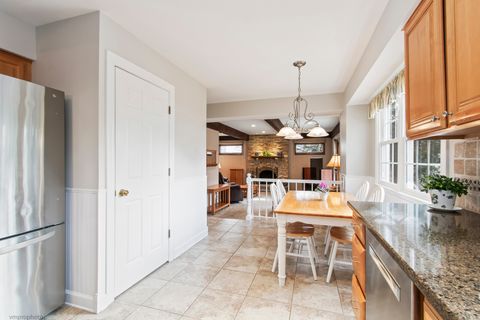 Tiny photo for 913 Warwick Lane, Libertyville, IL 60048 (MLS # 12589334)