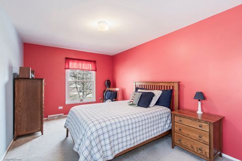 Tiny photo for 913 Warwick Lane, Libertyville, IL 60048 (MLS # 12589334)