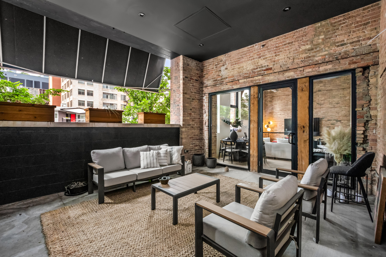 153 W Ohio Street 104