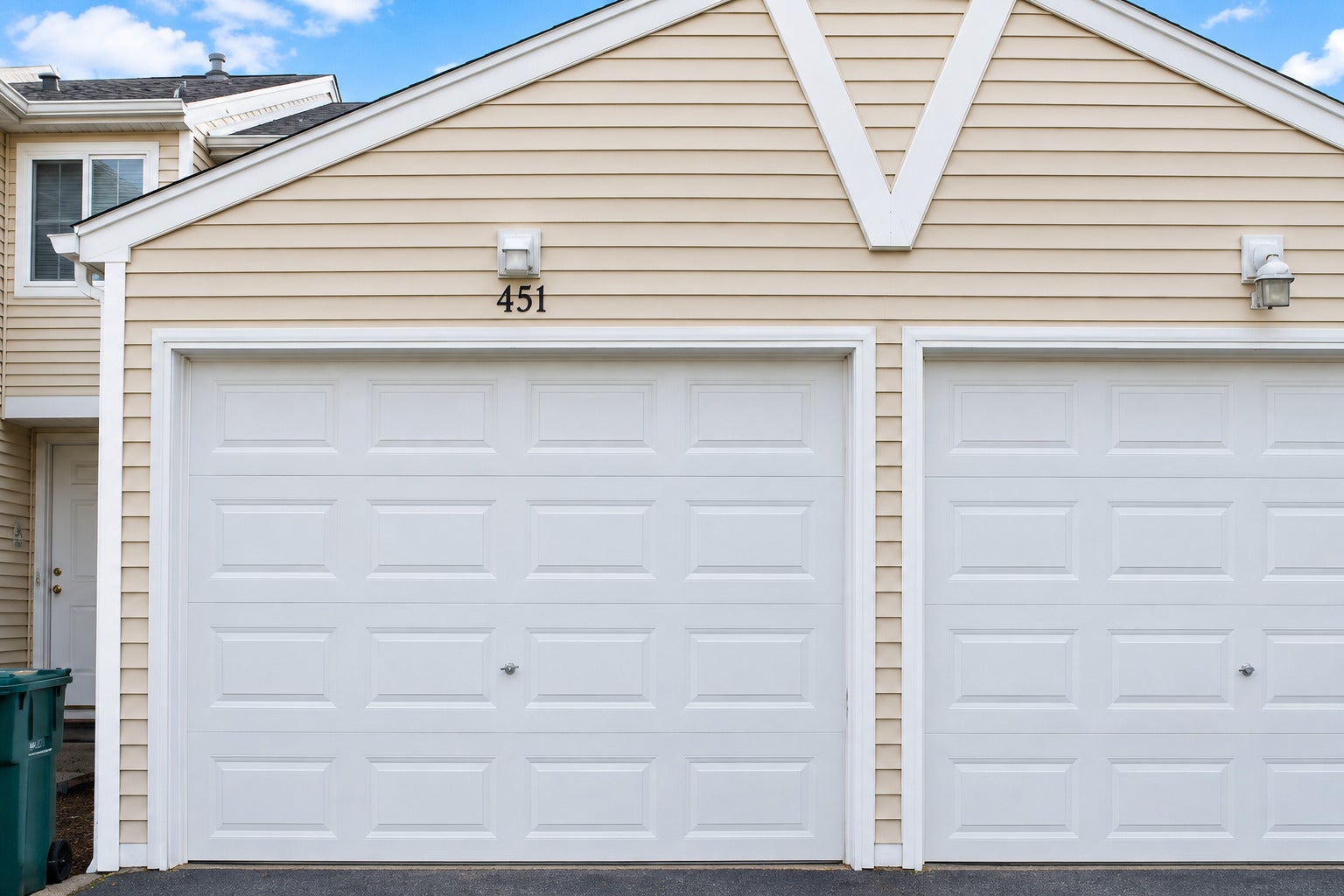 451 MEADOWGREEN Lane