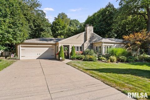 19 KENWOOD Avenue Davenport IA 52803