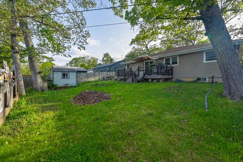 Tiny photo for 707 Kirkwood Avenue, Winthrop Harbor, IL 60096 (MLS # 12656057)
