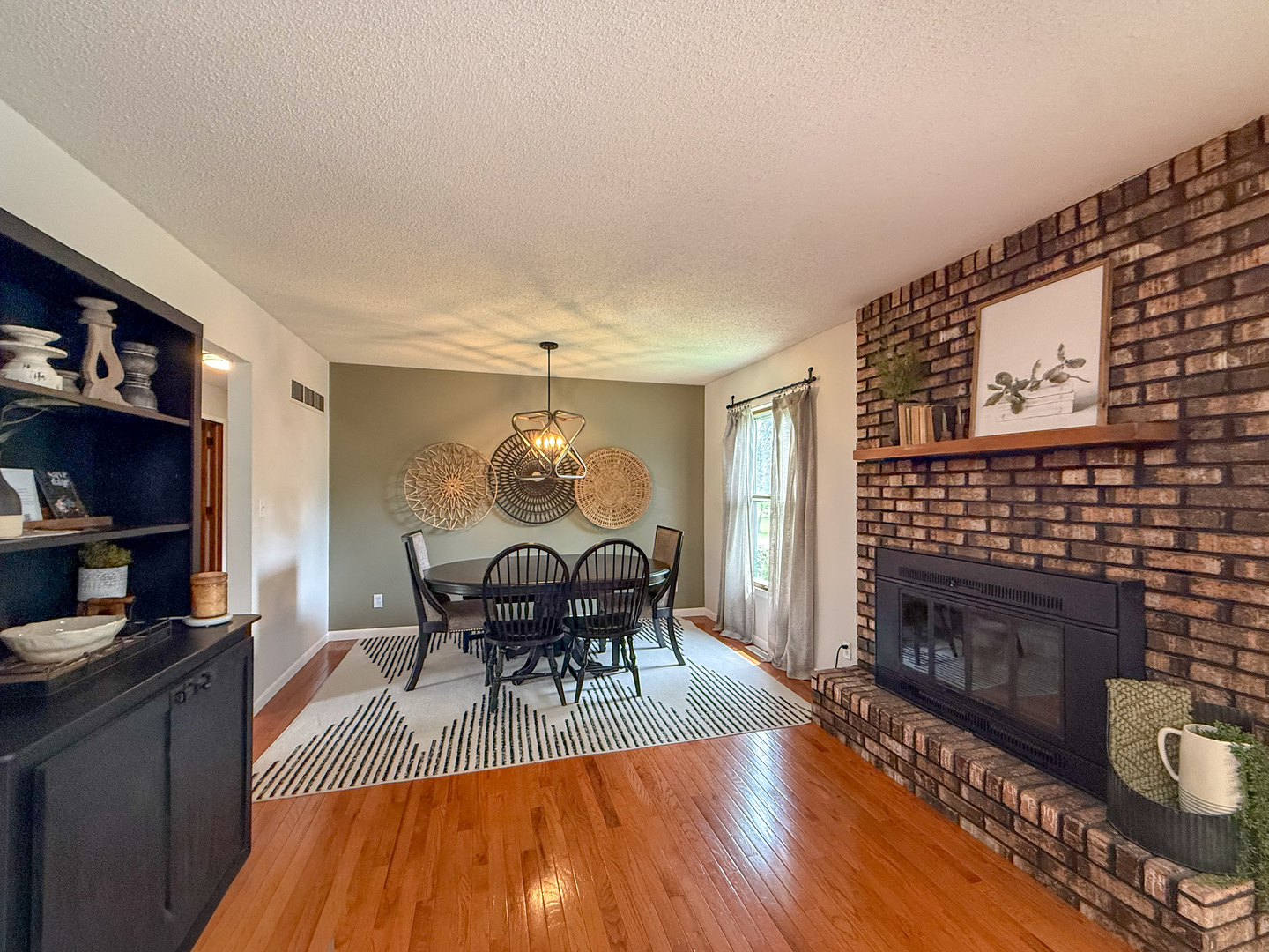 150 S Hickory Lane