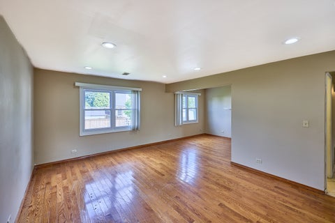 Tiny photo for 593 Iroquois Trail, Carol Stream, IL 60188 (MLS # 12712266)