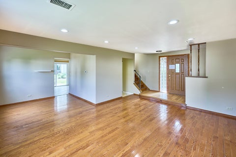 Tiny photo for 593 Iroquois Trail, Carol Stream, IL 60188 (MLS # 12712266)
