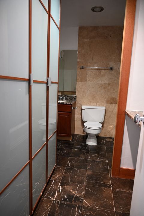 Tiny photo for 2400 N Lakeview Avenue #402, Chicago, IL 60614 (MLS # 12673641)