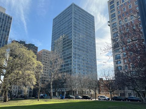 Photo of 2400 N Lakeview Avenue #402, Chicago, IL 60614 (MLS # 12673641)