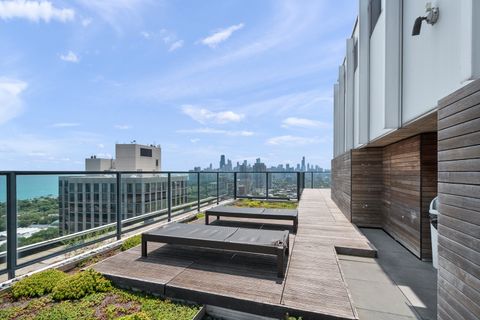 Tiny photo for 2400 N Lakeview Avenue #402, Chicago, IL 60614 (MLS # 12673641)