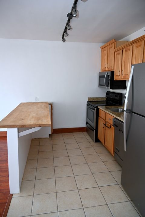 Tiny photo for 2400 N Lakeview Avenue #402, Chicago, IL 60614 (MLS # 12673641)