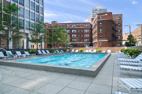 Tiny photo for 2400 N Lakeview Avenue #402, Chicago, IL 60614 (MLS # 12673641)