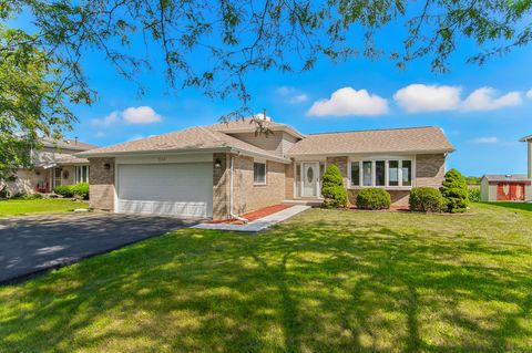 Tiny photo for 733 Old Meadow Road, Matteson, IL 60443 (MLS # 12463048)