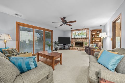 Tiny photo for 955 N Dexter Lane, Hoffman Estates, IL 60169 (MLS # 12484993)