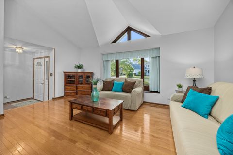 Tiny photo for 955 N Dexter Lane, Hoffman Estates, IL 60169 (MLS # 12484993)