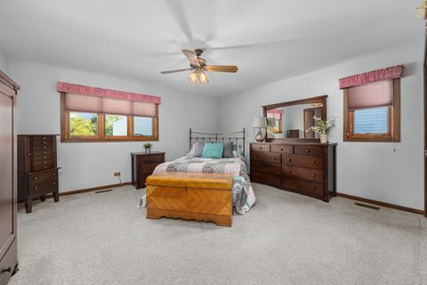 Tiny photo for 955 N Dexter Lane, Hoffman Estates, IL 60169 (MLS # 12484993)