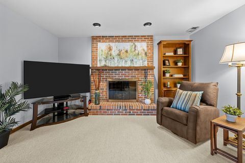 Tiny photo for 955 N Dexter Lane, Hoffman Estates, IL 60169 (MLS # 12484993)