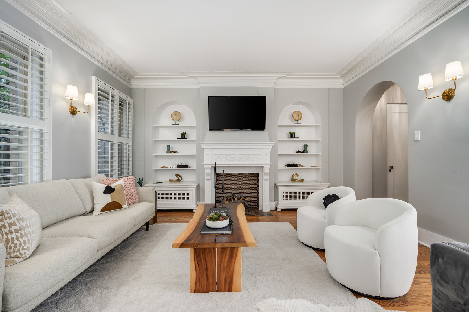 2726 N PINE GROVE Avenue 1N